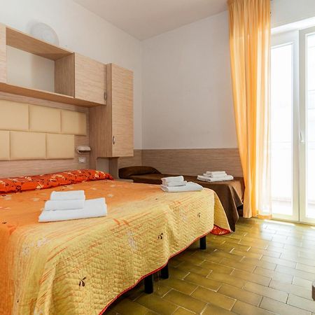Hotel Croce Del Sud Rimini Esterno foto