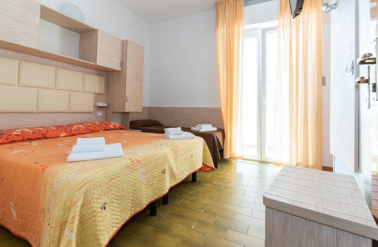Hotel Croce Del Sud Rimini Esterno foto