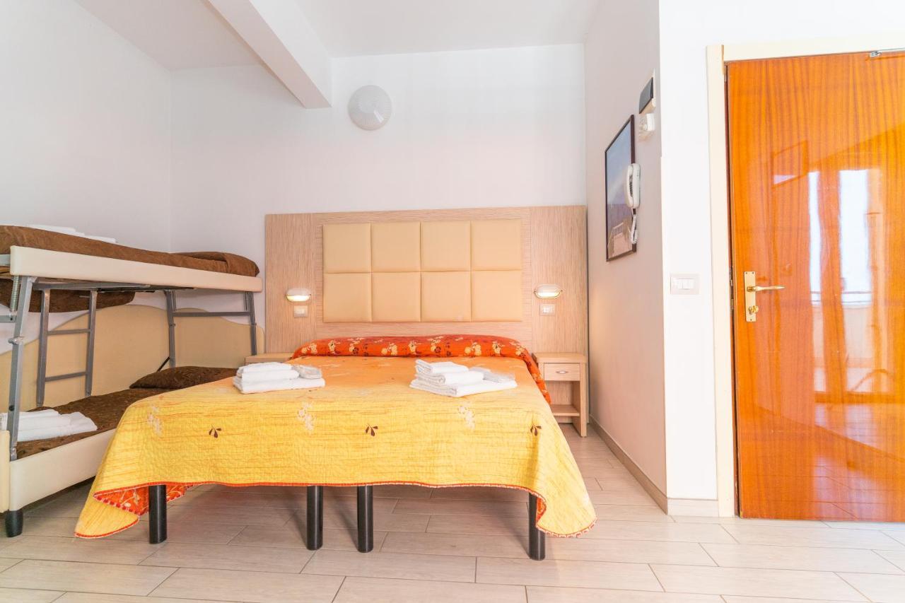Hotel Croce Del Sud Rimini Esterno foto
